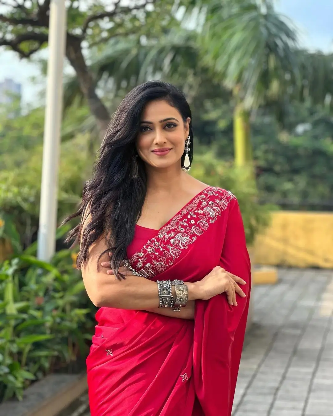 BOLLYWOOD ACTRESS SHWETA TIWARI STILLS IN RED SAREE 2